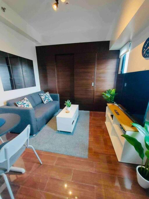 Air Residences Makati - Fully Furnished Condo With Skyline Views! Manila Bagian luar foto