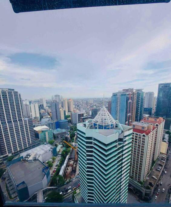 Air Residences Makati - Fully Furnished Condo With Skyline Views! Manila Bagian luar foto