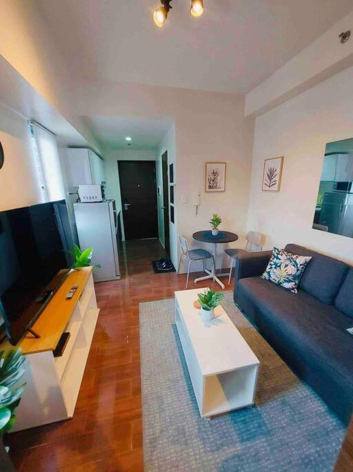 Air Residences Makati - Fully Furnished Condo With Skyline Views! Manila Bagian luar foto