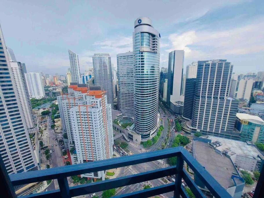 Air Residences Makati - Fully Furnished Condo With Skyline Views! Manila Bagian luar foto