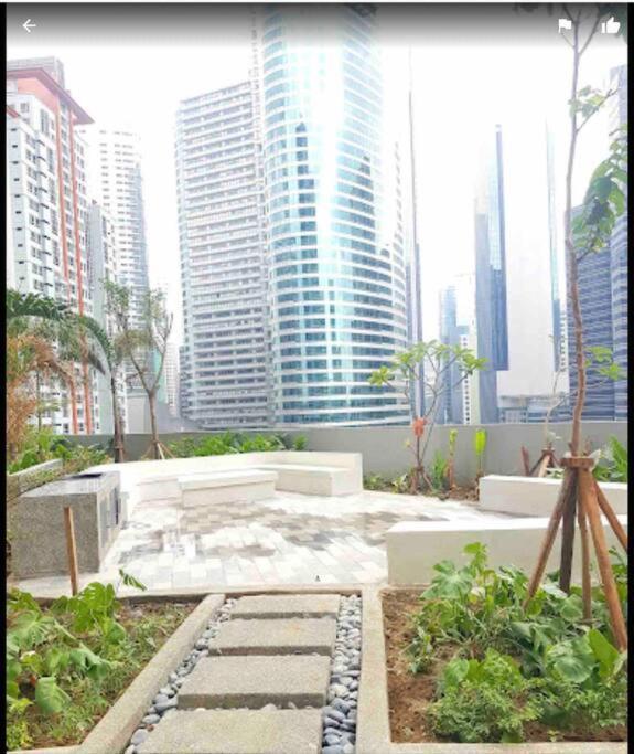 Air Residences Makati - Fully Furnished Condo With Skyline Views! Manila Bagian luar foto