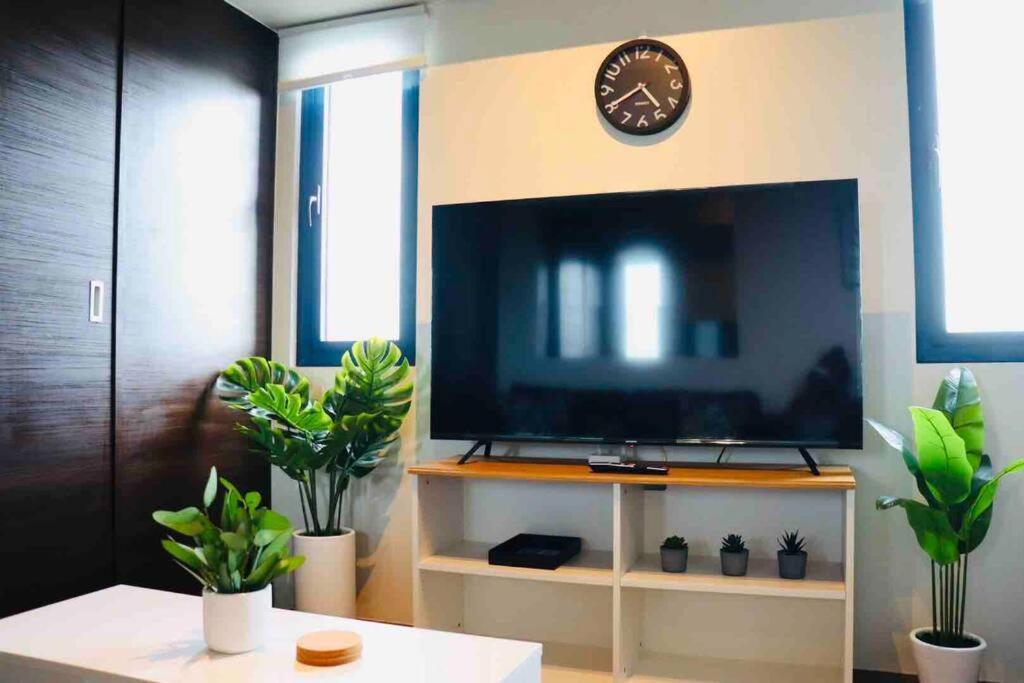 Air Residences Makati - Fully Furnished Condo With Skyline Views! Manila Bagian luar foto