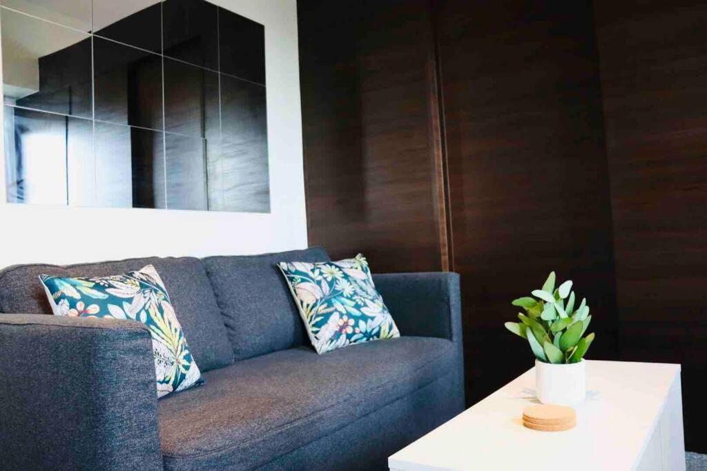 Air Residences Makati - Fully Furnished Condo With Skyline Views! Manila Bagian luar foto