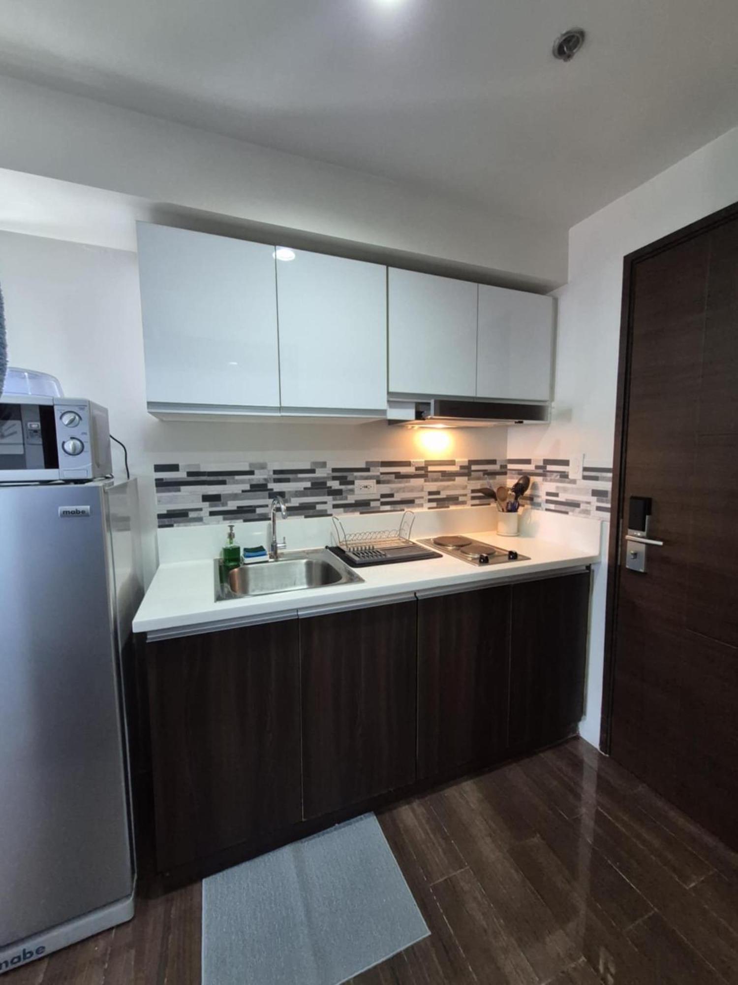 Air Residences Makati - Fully Furnished Condo With Skyline Views! Manila Bagian luar foto