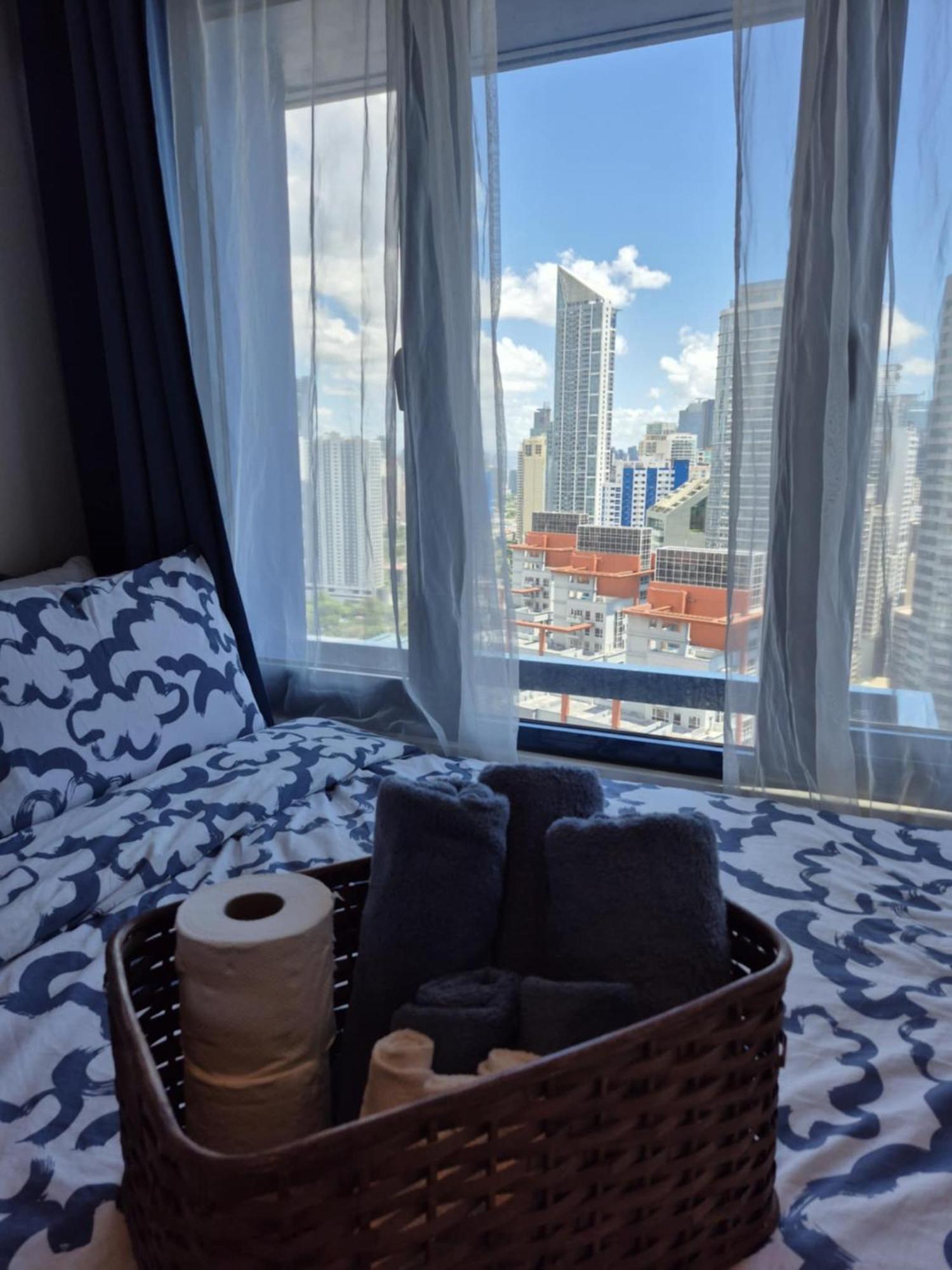 Air Residences Makati - Fully Furnished Condo With Skyline Views! Manila Bagian luar foto